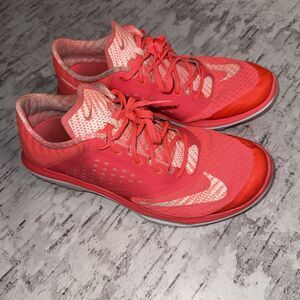 Nike Shoes Women’s 9.5 Red FS Lite Run 2 Premium Sneakers Lace up Low 704881-600